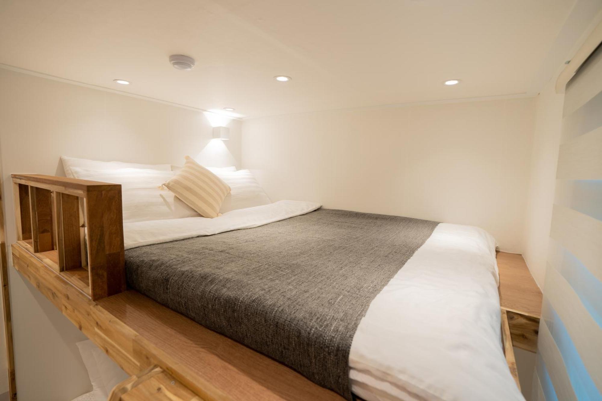 Of 6 Hongdae 5br & 4bath, Elevator, Free Wifi